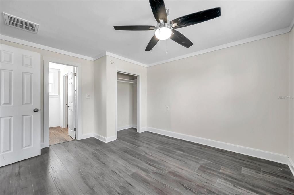 Active With Contract: $1,700 (1 beds, 1 baths, 672 Square Feet)