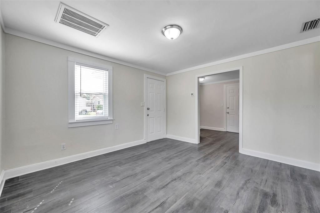 Active With Contract: $1,700 (1 beds, 1 baths, 672 Square Feet)