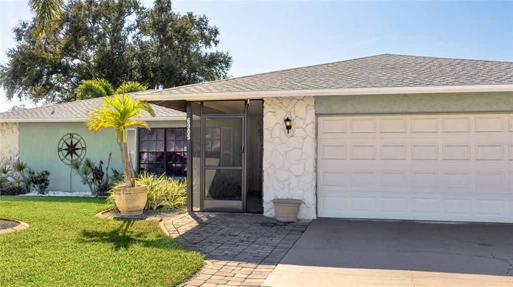 For Sale: $575,000 (4 beds, 2 baths, 1621 Square Feet)