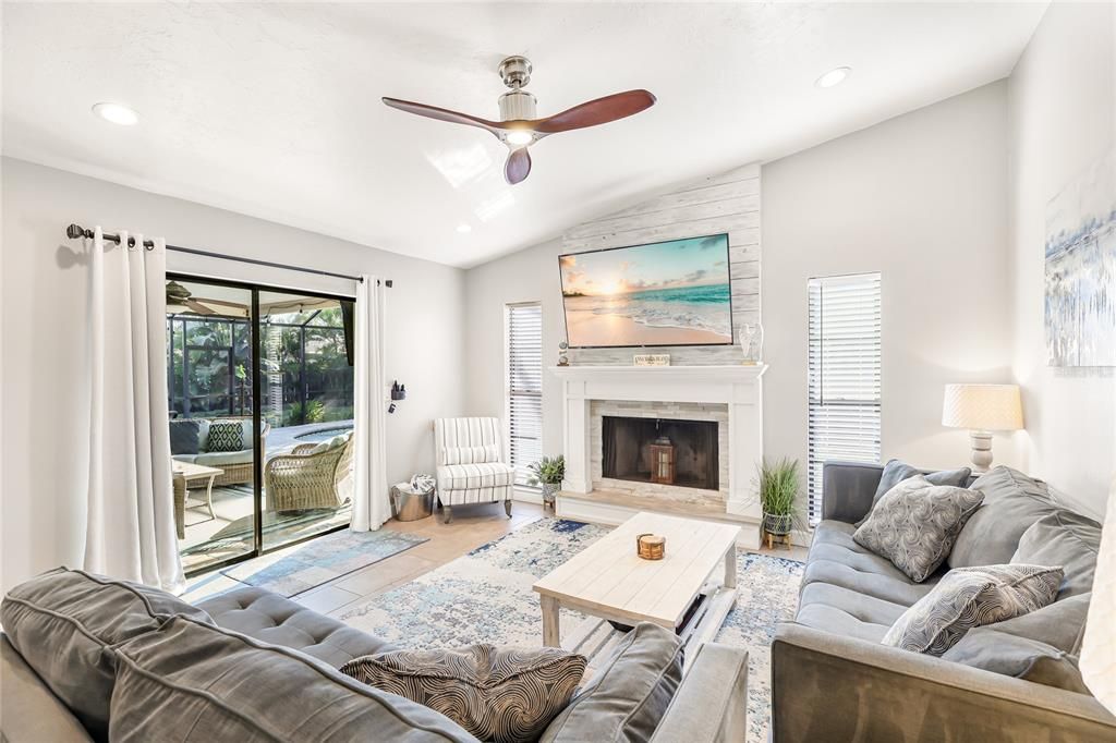 For Sale: $575,000 (4 beds, 2 baths, 1621 Square Feet)