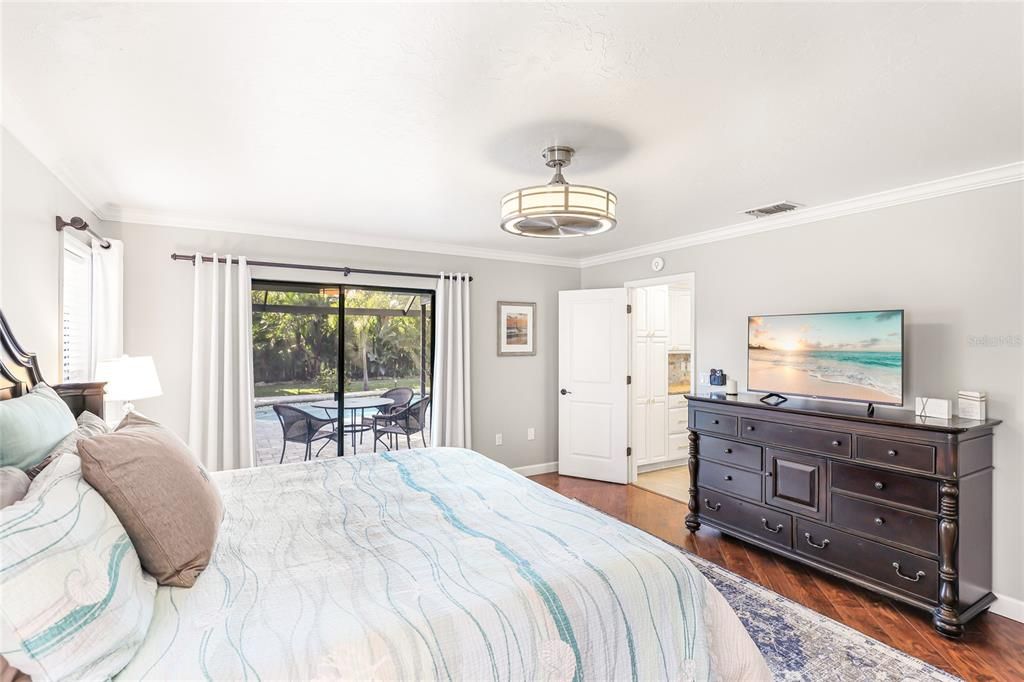 For Sale: $575,000 (4 beds, 2 baths, 1621 Square Feet)