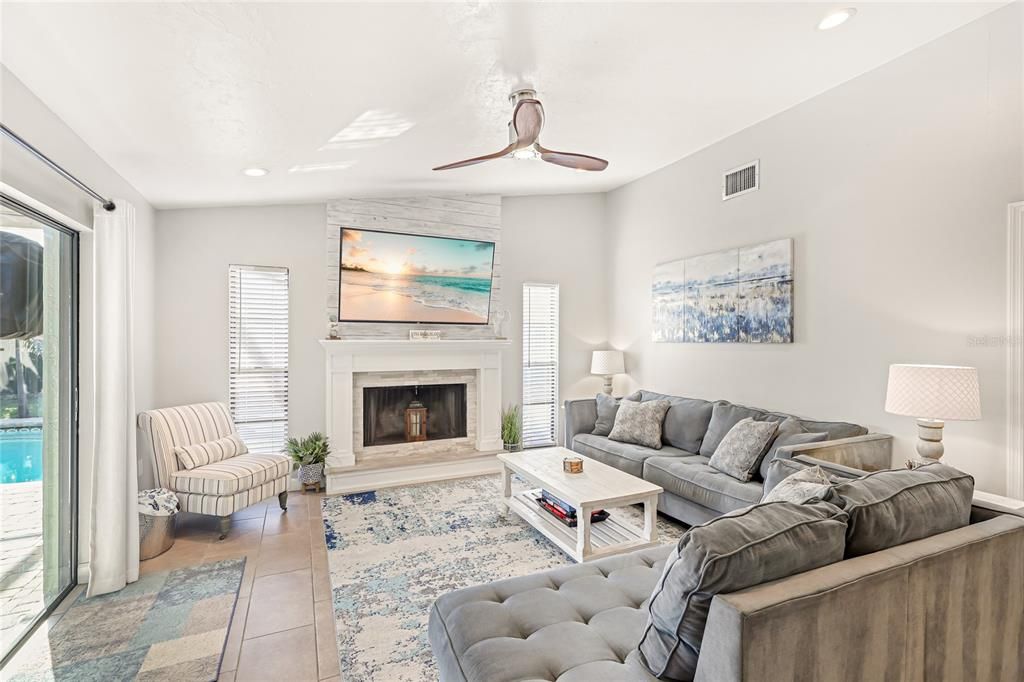 For Sale: $575,000 (4 beds, 2 baths, 1621 Square Feet)