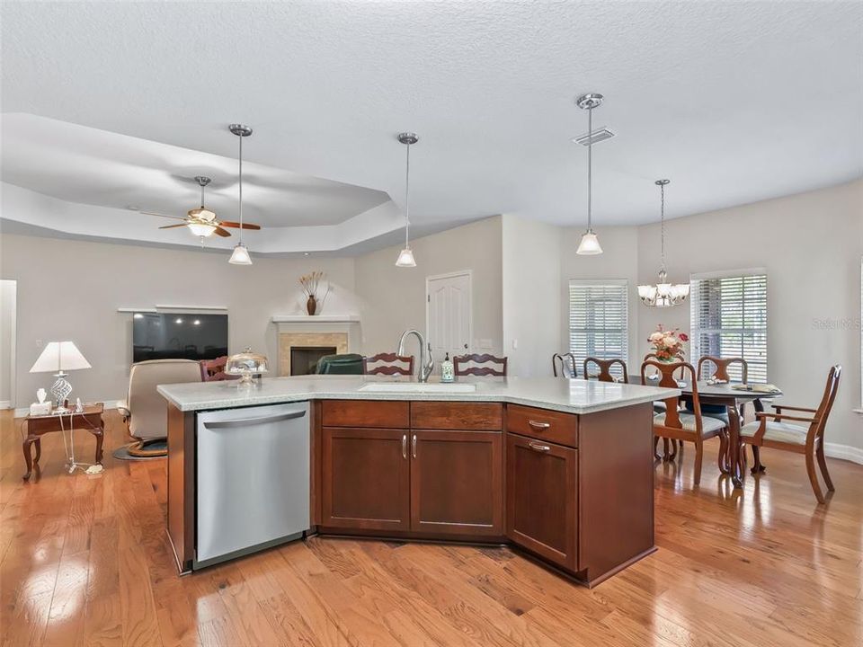 待售: $749,000 (3 贝兹, 2 浴室, 1806 平方英尺)