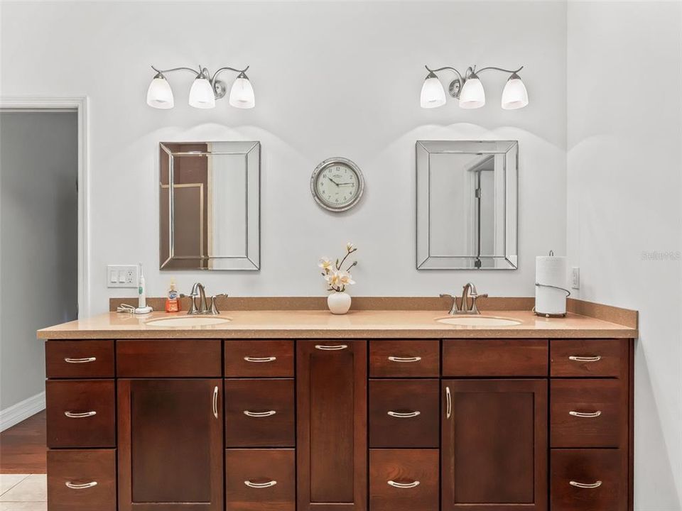 待售: $749,000 (3 贝兹, 2 浴室, 1806 平方英尺)