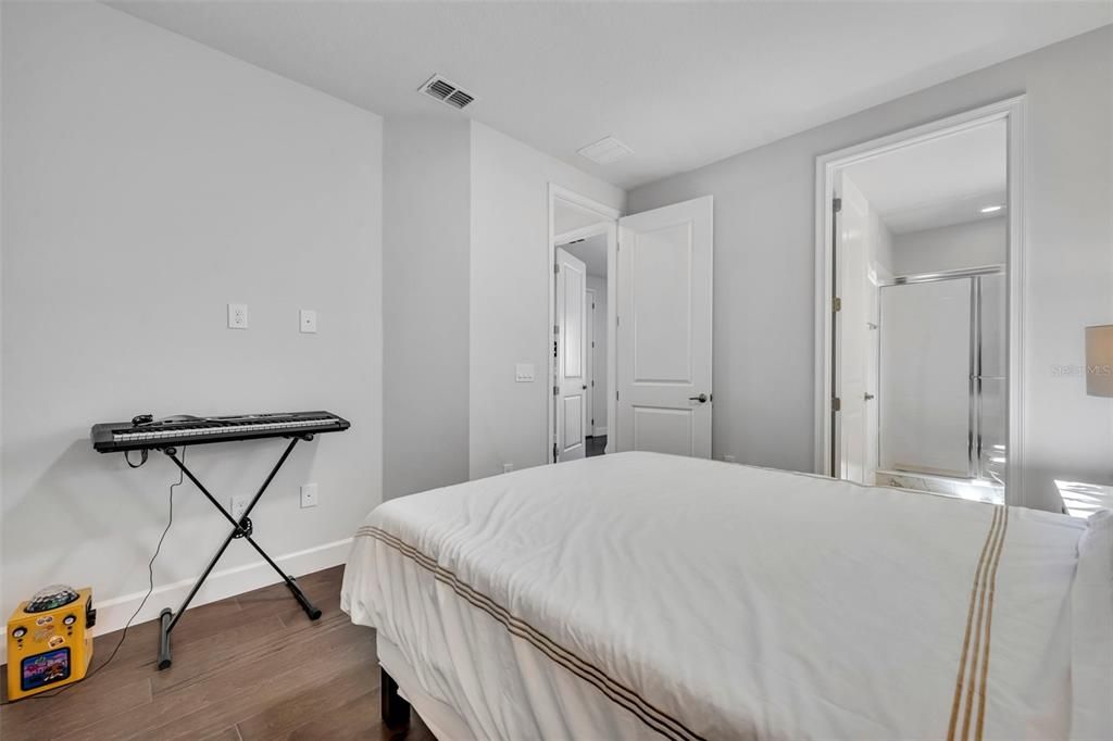 For Rent: $7,500 (5 beds, 4 baths, 4198 Square Feet)