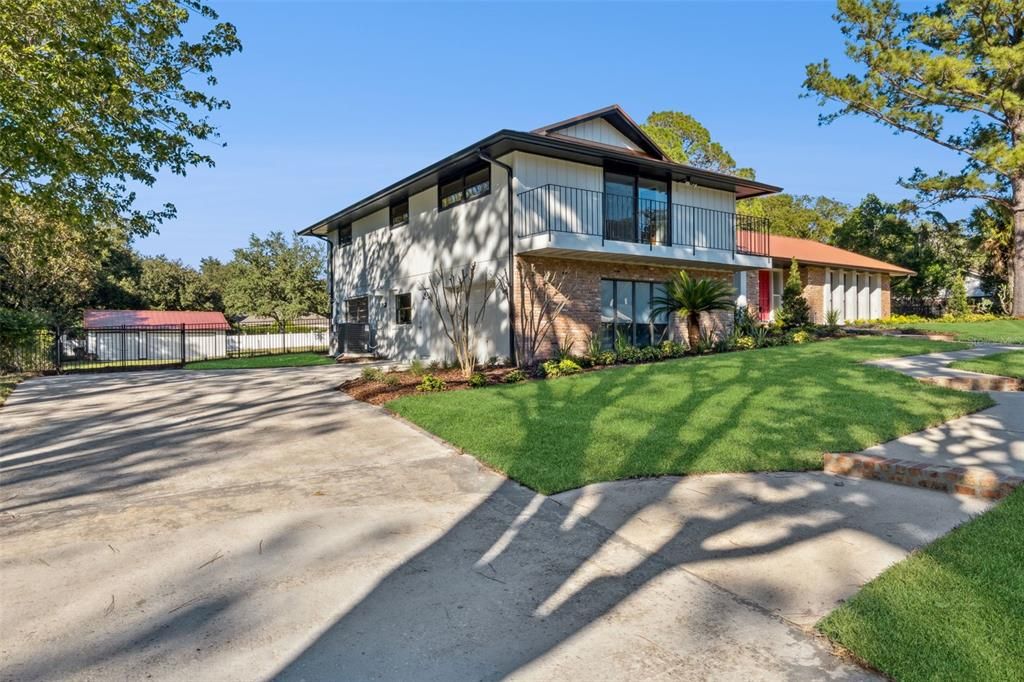 For Sale: $990,000 (5 beds, 3 baths, 3044 Square Feet)