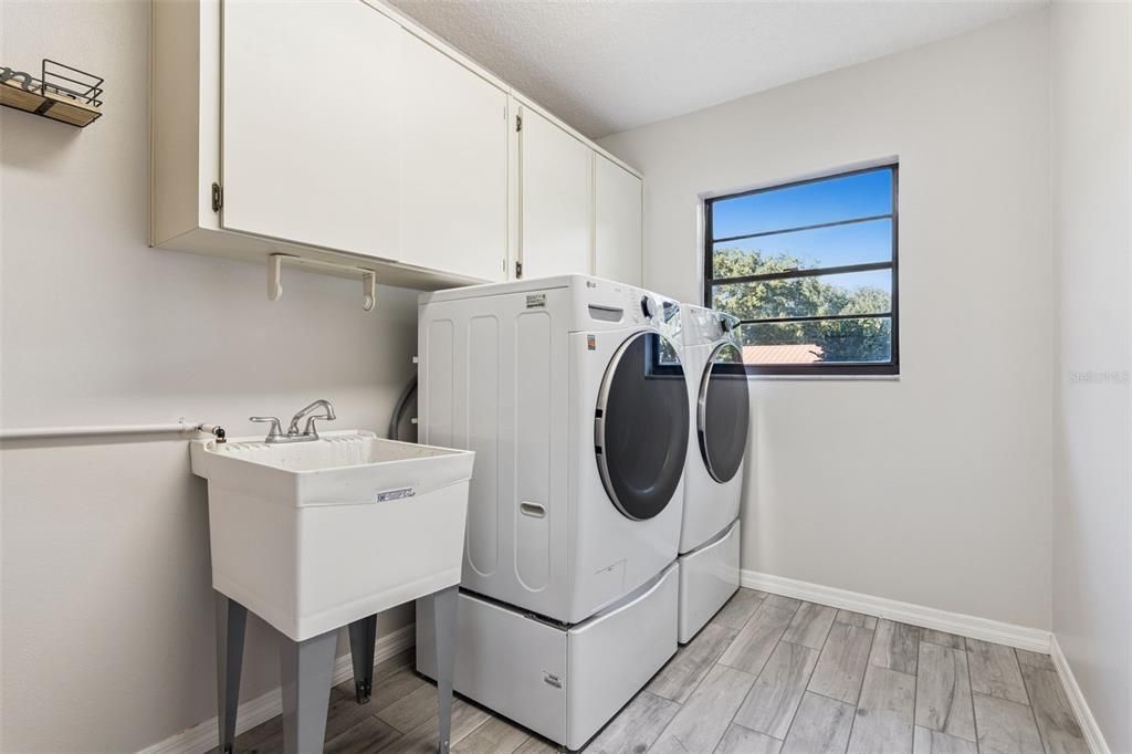 For Sale: $990,000 (5 beds, 3 baths, 3044 Square Feet)