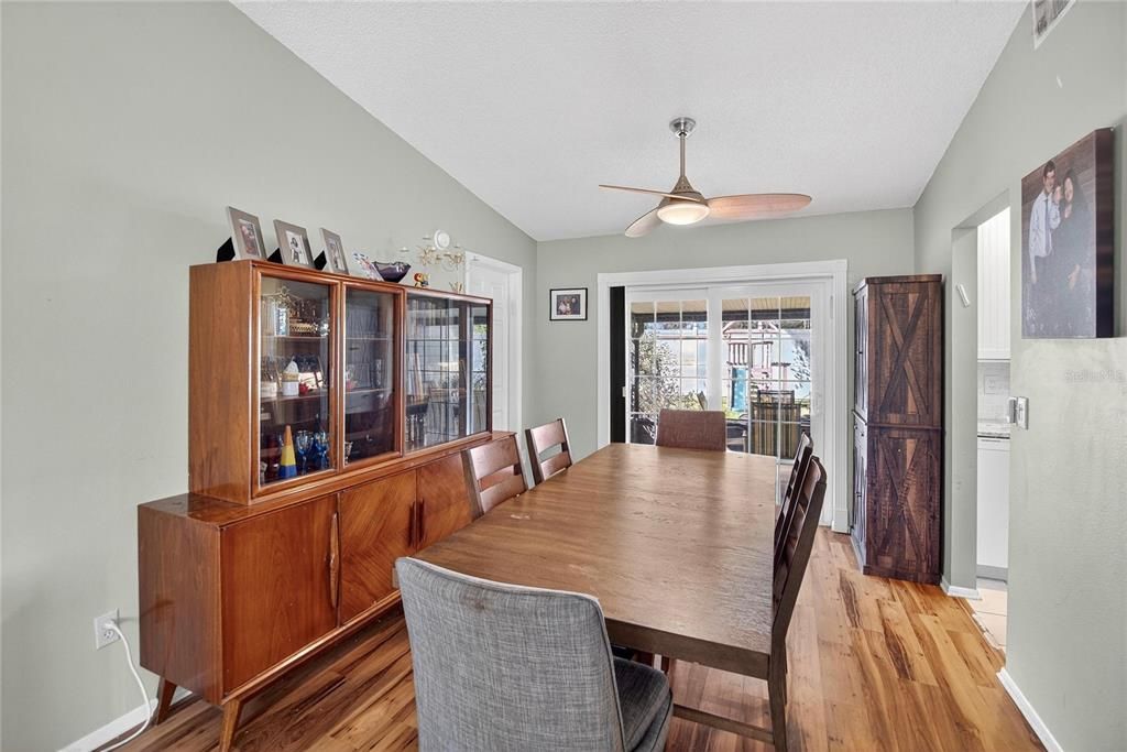 На продажу: $449,900 (3 спален, 2 ванн, 1575 Квадратных фут)