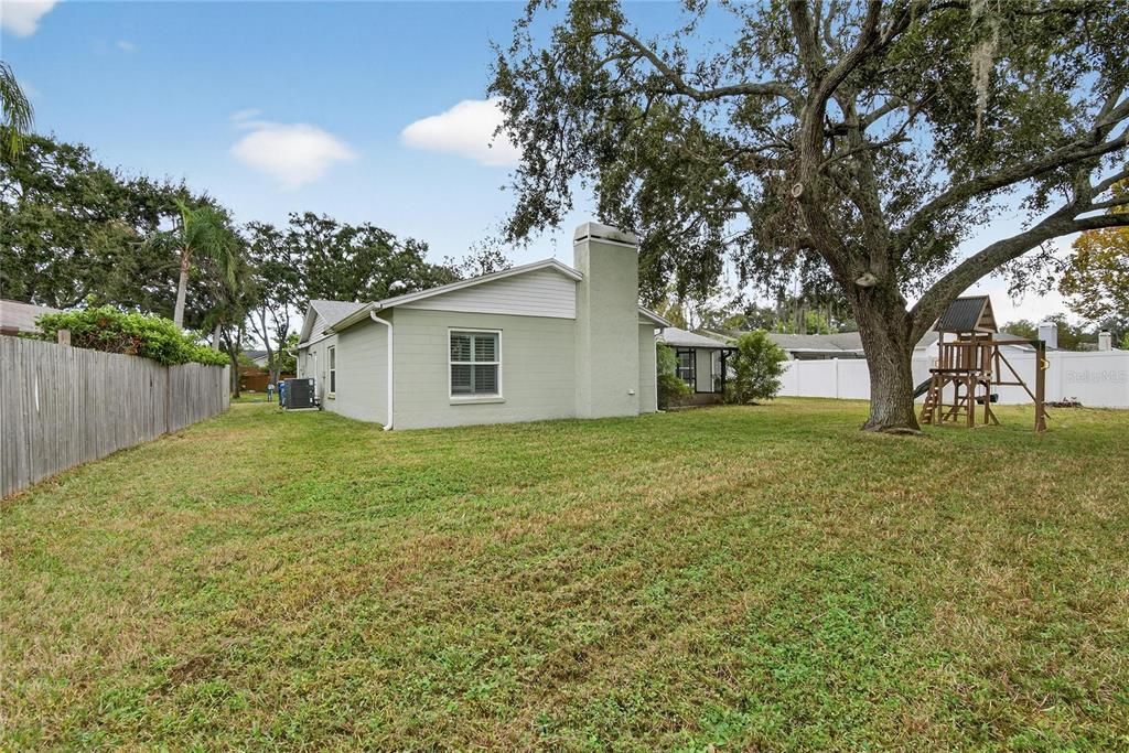 На продажу: $449,900 (3 спален, 2 ванн, 1575 Квадратных фут)