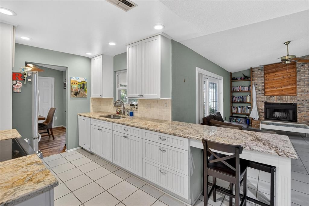 На продажу: $449,900 (3 спален, 2 ванн, 1575 Квадратных фут)