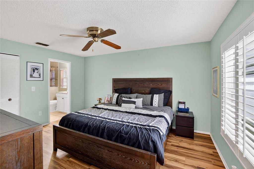 На продажу: $449,900 (3 спален, 2 ванн, 1575 Квадратных фут)