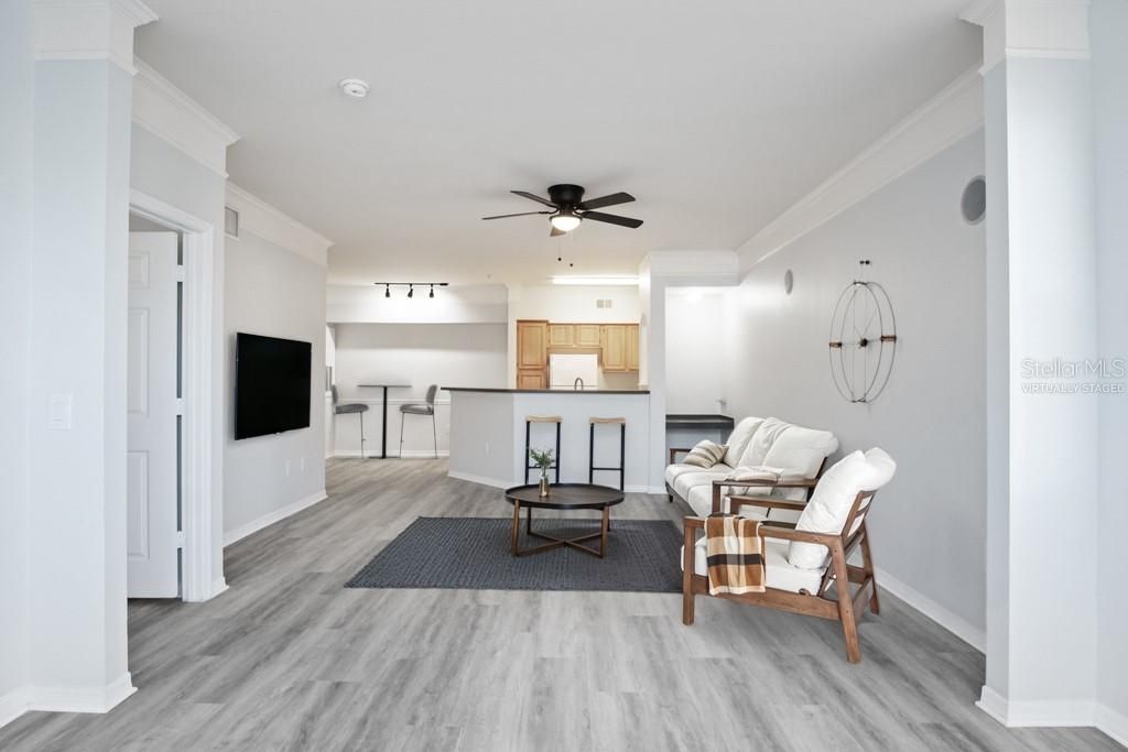 For Sale: $159,900 (1 beds, 1 baths, 945 Square Feet)