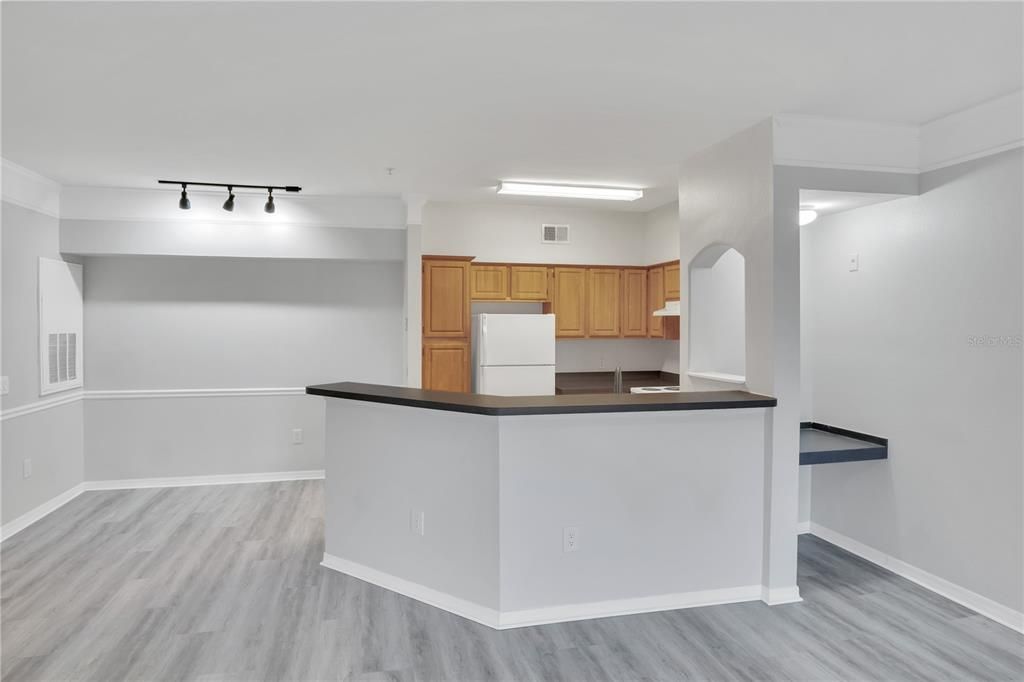 For Sale: $159,900 (1 beds, 1 baths, 945 Square Feet)