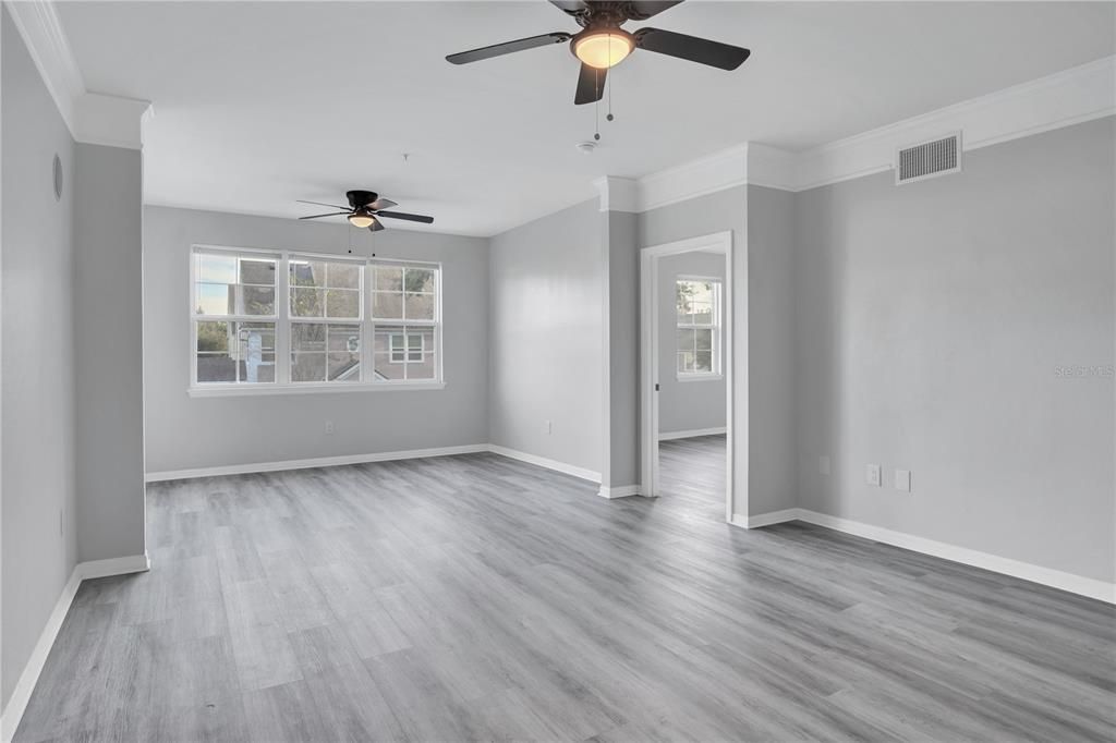 For Sale: $159,900 (1 beds, 1 baths, 945 Square Feet)