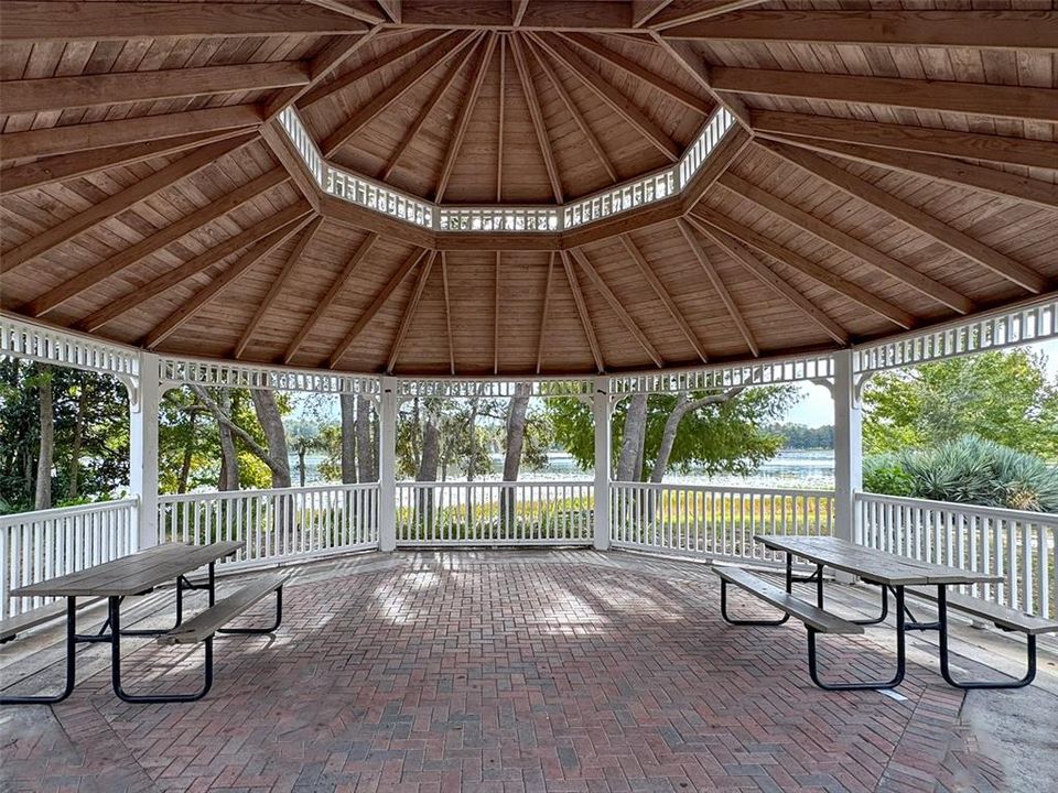 For Sale: $159,900 (1 beds, 1 baths, 945 Square Feet)