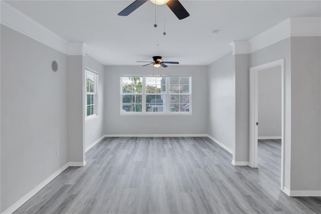 For Sale: $159,900 (1 beds, 1 baths, 945 Square Feet)