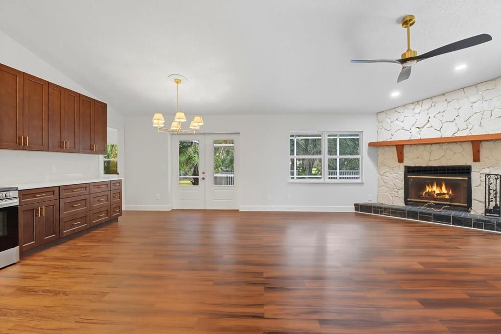 For Sale: $360,000 (3 beds, 2 baths, 1868 Square Feet)