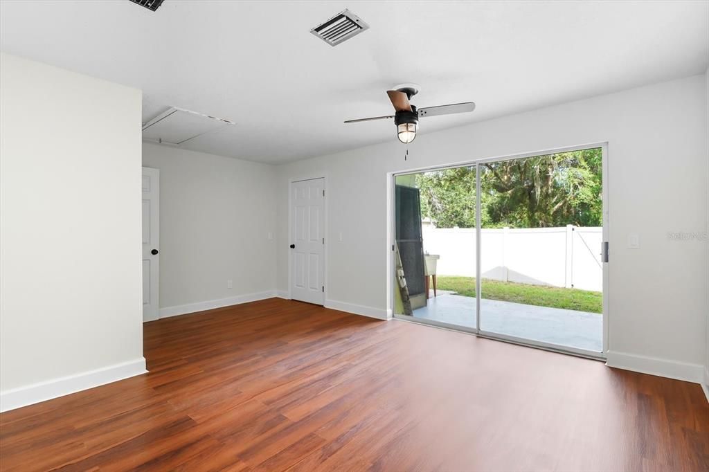 For Sale: $360,000 (3 beds, 2 baths, 1868 Square Feet)