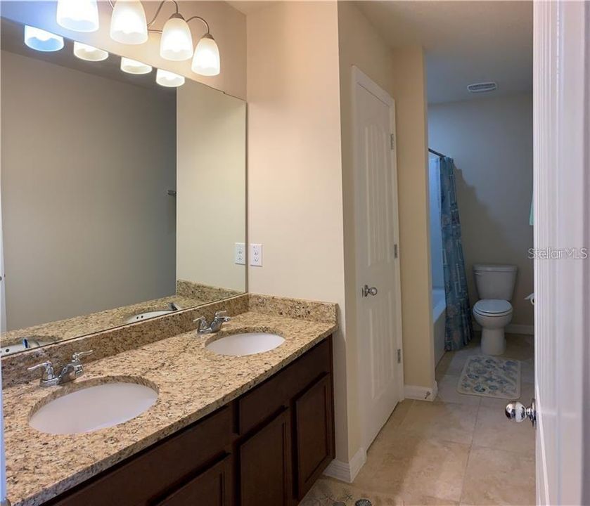 出租: $3,199 (4 贝兹, 3 浴室, 2477 平方英尺)