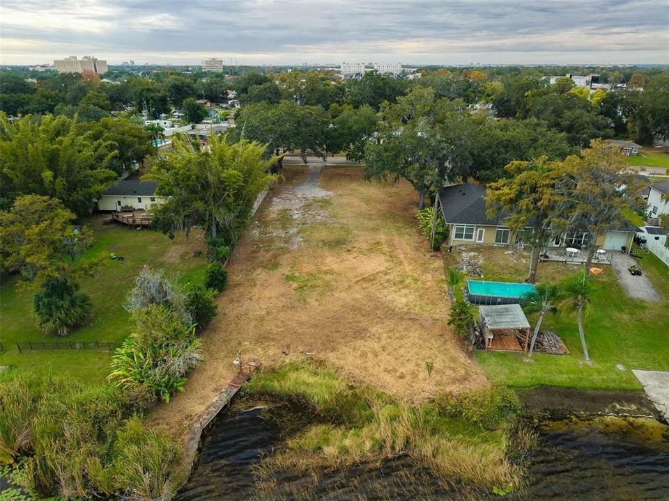 На продажу: $299,900 (1.23 acres)