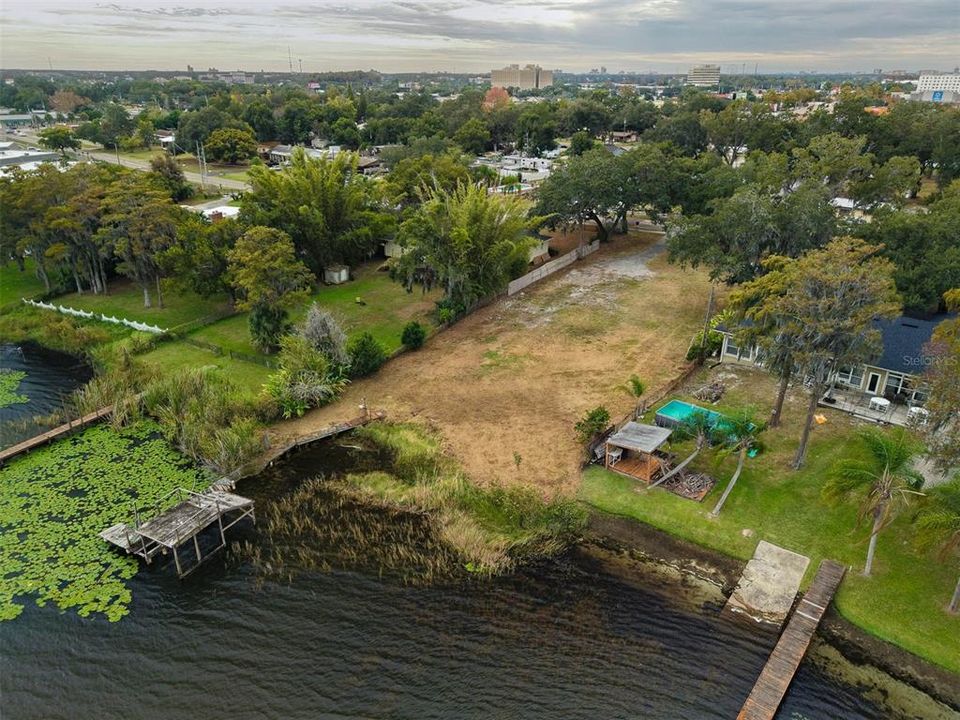 На продажу: $299,900 (1.23 acres)