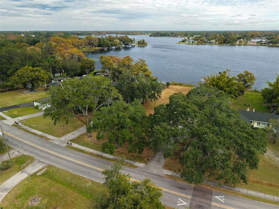 На продажу: $299,900 (1.23 acres)