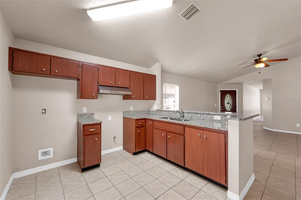 待售: $259,900 (3 贝兹, 2 浴室, 1437 平方英尺)