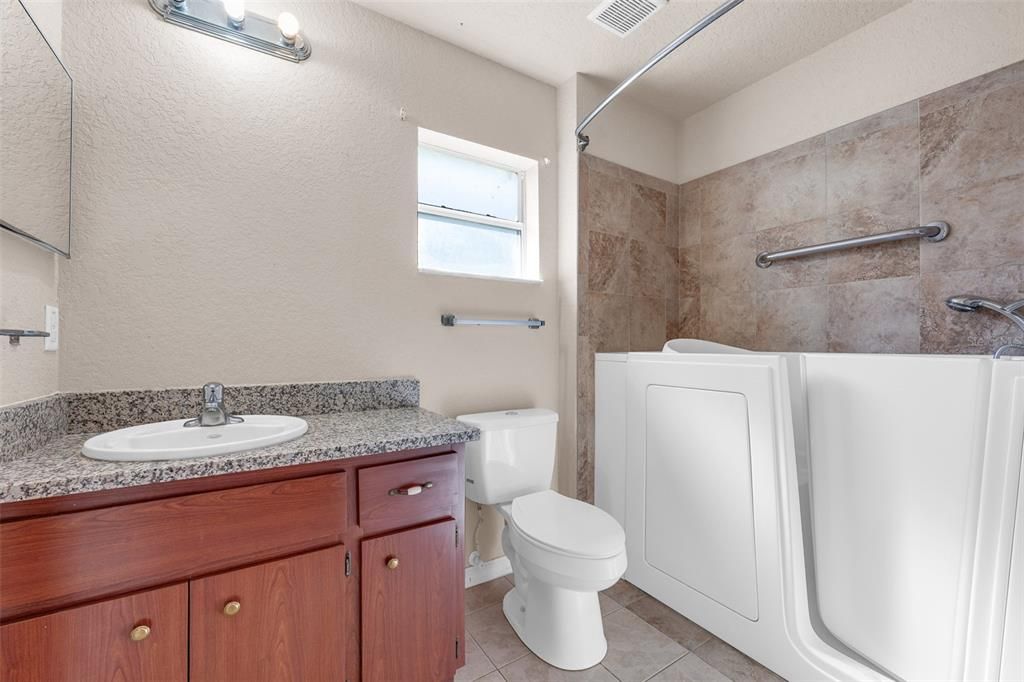 待售: $259,900 (3 贝兹, 2 浴室, 1437 平方英尺)