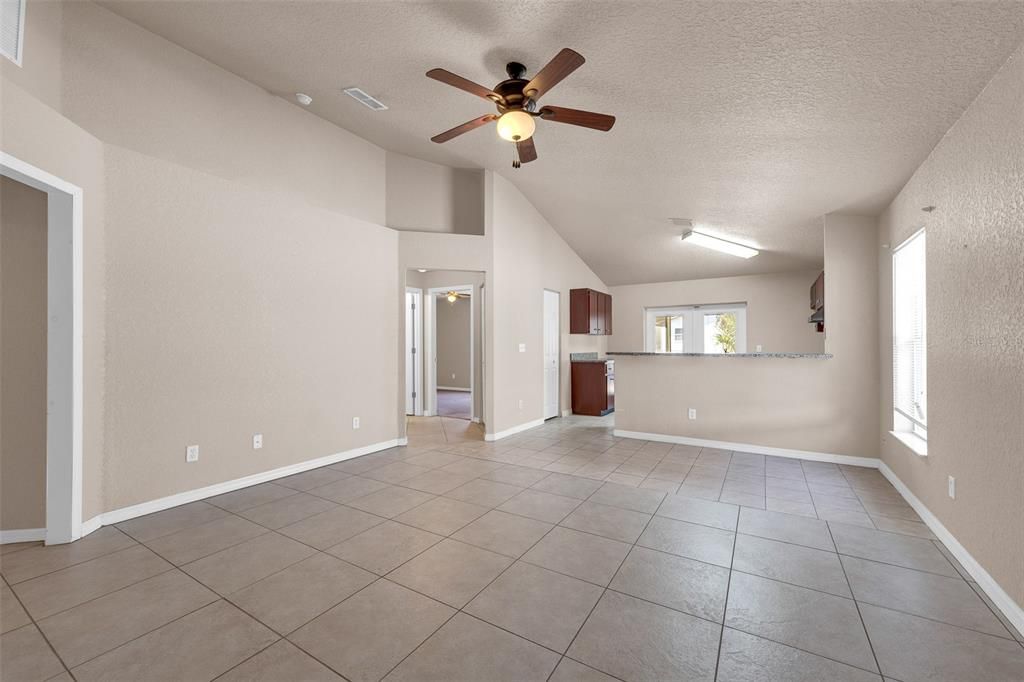 待售: $259,900 (3 贝兹, 2 浴室, 1437 平方英尺)