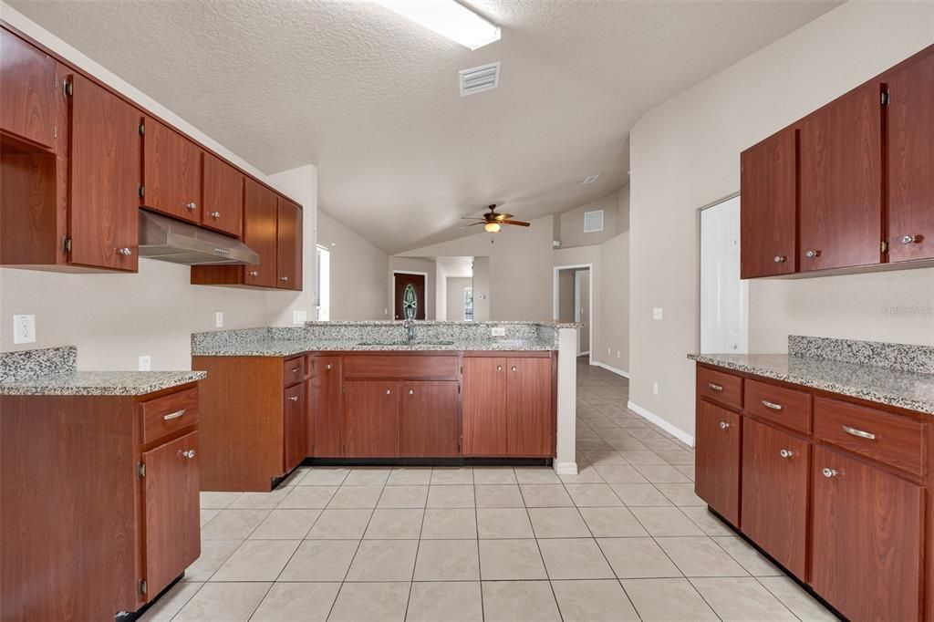 待售: $259,900 (3 贝兹, 2 浴室, 1437 平方英尺)