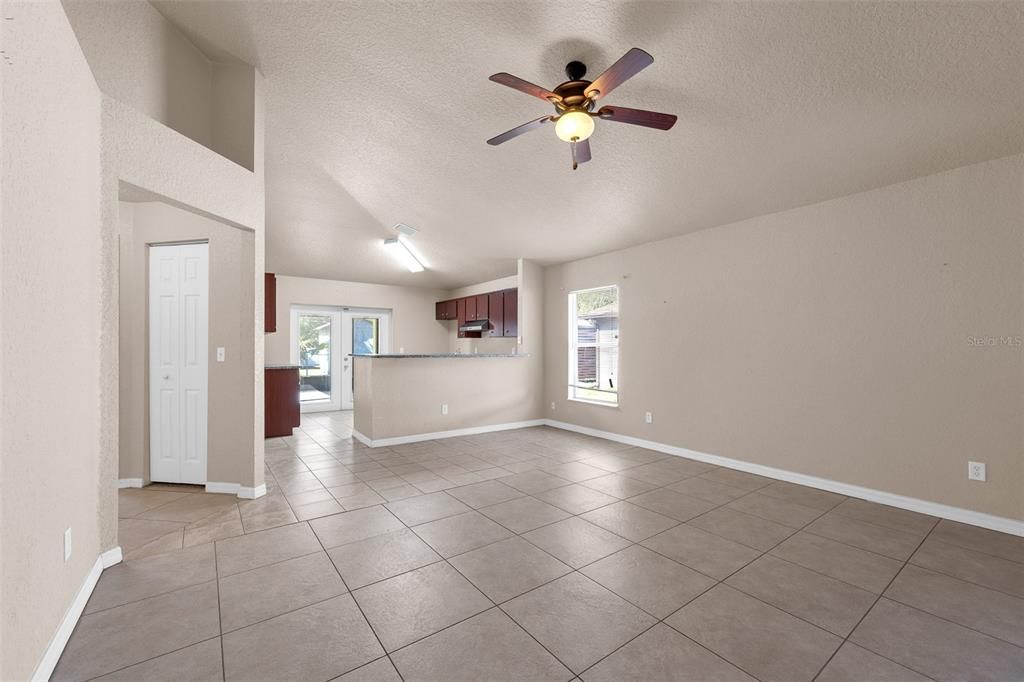 待售: $259,900 (3 贝兹, 2 浴室, 1437 平方英尺)