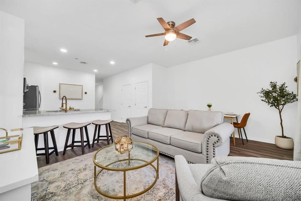 En Venta: $295,000 (3 camas, 3 baños, 1494 Pies cuadrados)