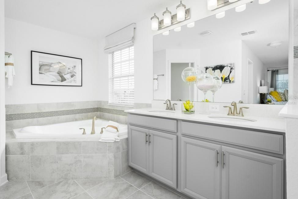 Activo con contrato: $546,340 (5 camas, 3 baños, 2643 Pies cuadrados)