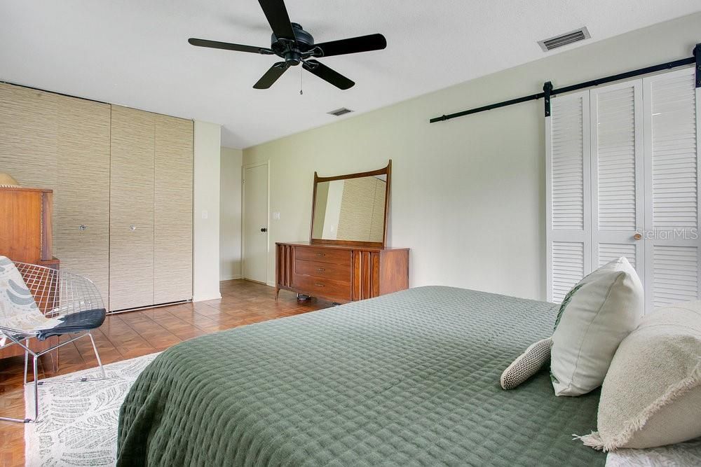 For Sale: $699,000 (4 beds, 2 baths, 2536 Square Feet)