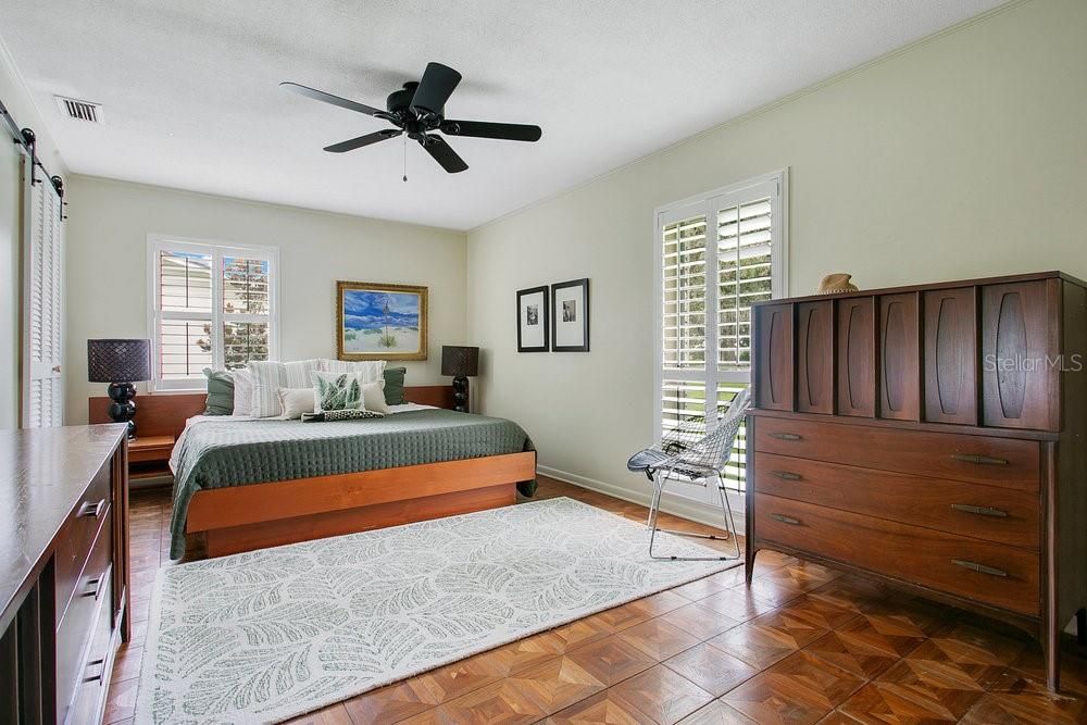 For Sale: $699,000 (4 beds, 2 baths, 2536 Square Feet)