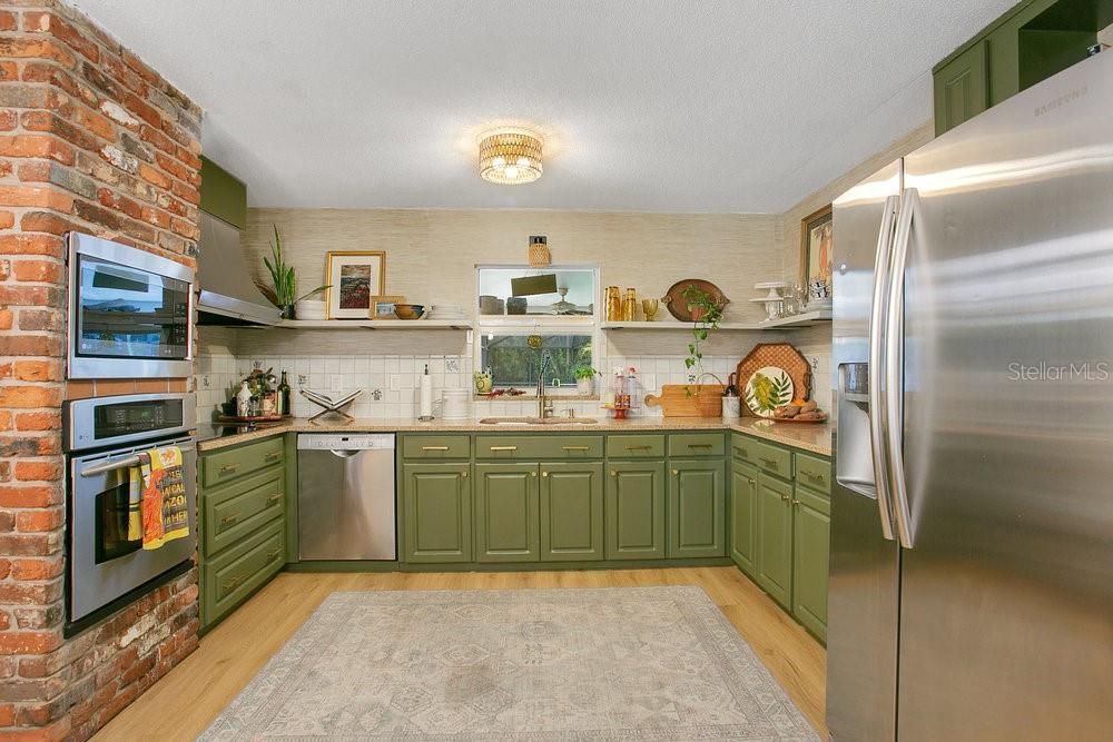 For Sale: $699,000 (4 beds, 2 baths, 2536 Square Feet)