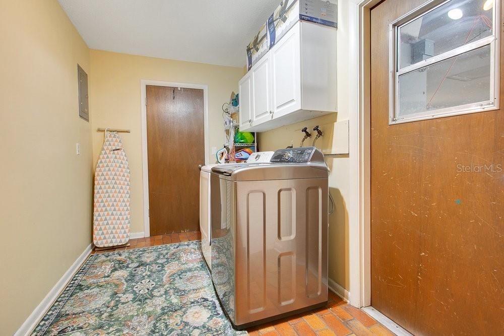 For Sale: $699,000 (4 beds, 2 baths, 2536 Square Feet)