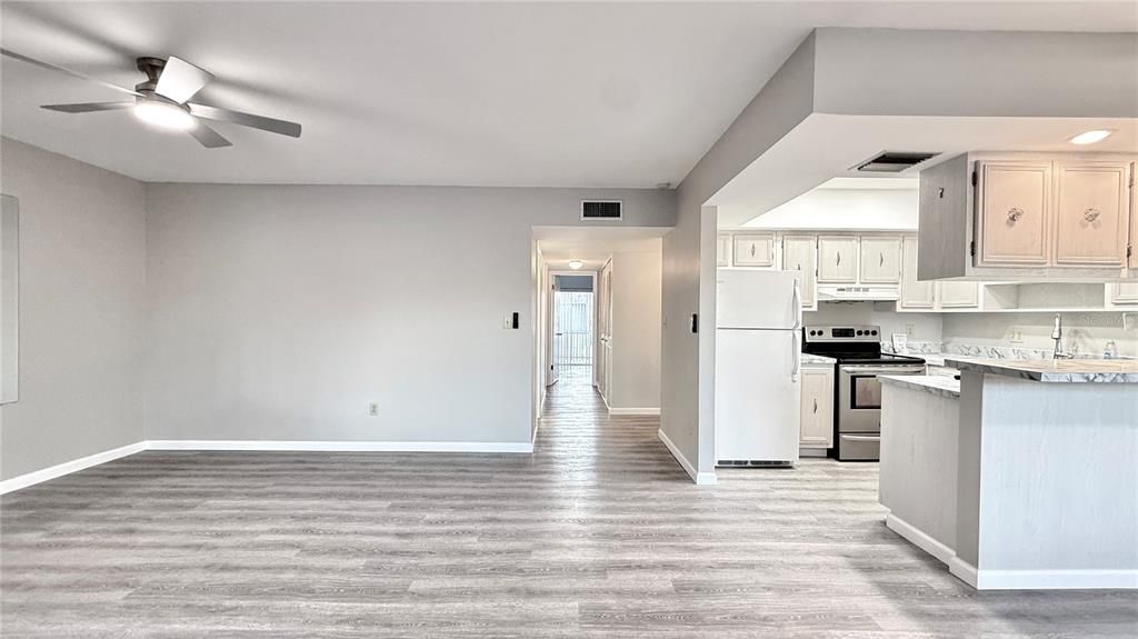 For Rent: $1,400 (2 beds, 2 baths, 1017 Square Feet)