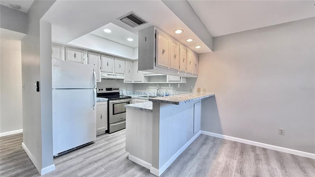 For Rent: $1,400 (2 beds, 2 baths, 1017 Square Feet)