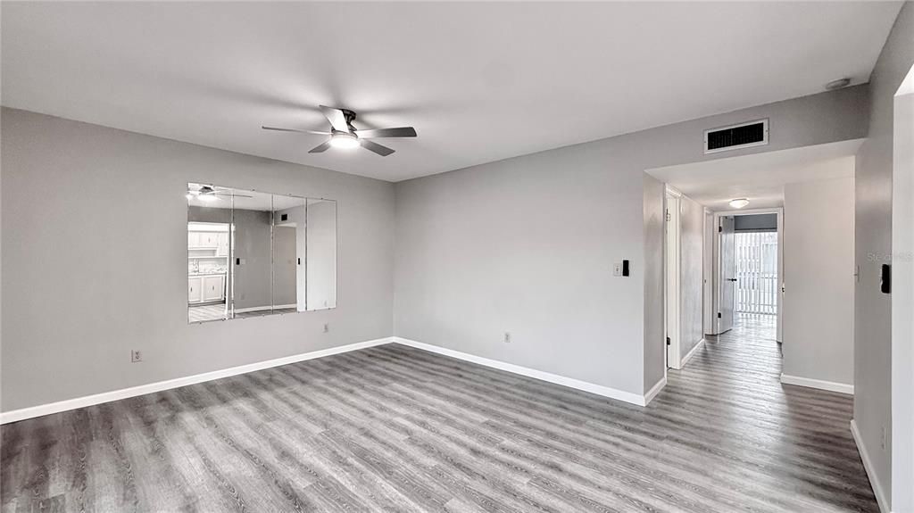 For Rent: $1,400 (2 beds, 2 baths, 1017 Square Feet)