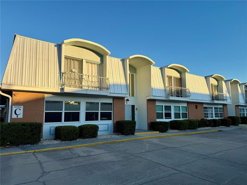 For Rent: $1,400 (2 beds, 2 baths, 1017 Square Feet)