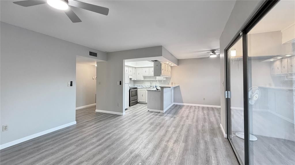 For Rent: $1,400 (2 beds, 2 baths, 1017 Square Feet)