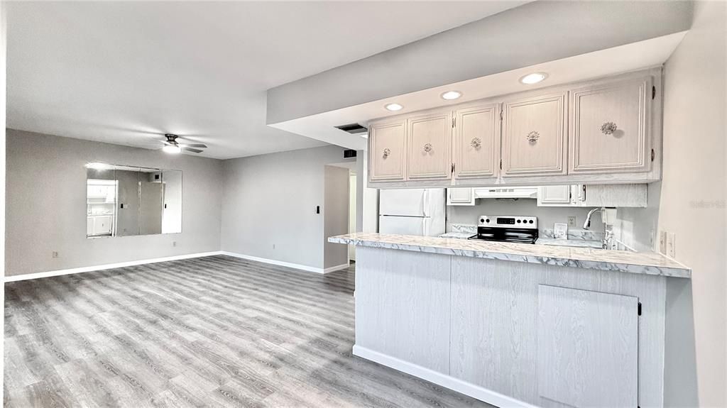 For Rent: $1,400 (2 beds, 2 baths, 1017 Square Feet)