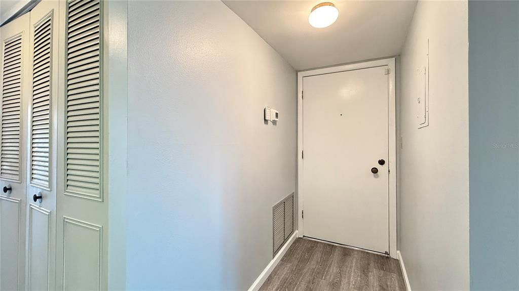 For Rent: $1,400 (2 beds, 2 baths, 1017 Square Feet)