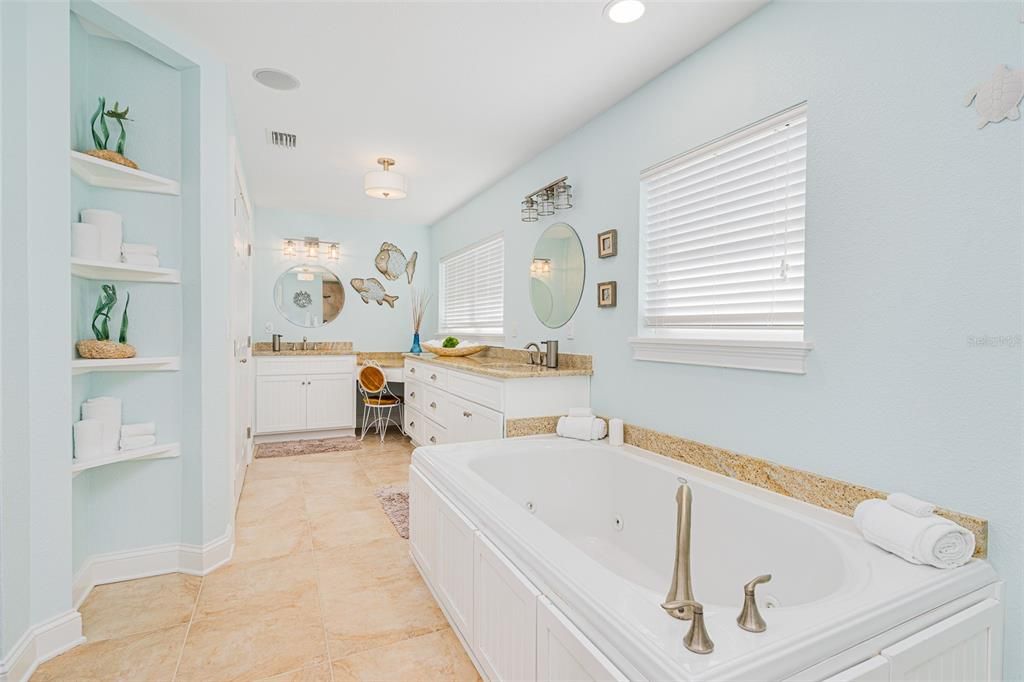 待售: $1,699,000 (5 贝兹, 4 浴室, 4472 平方英尺)