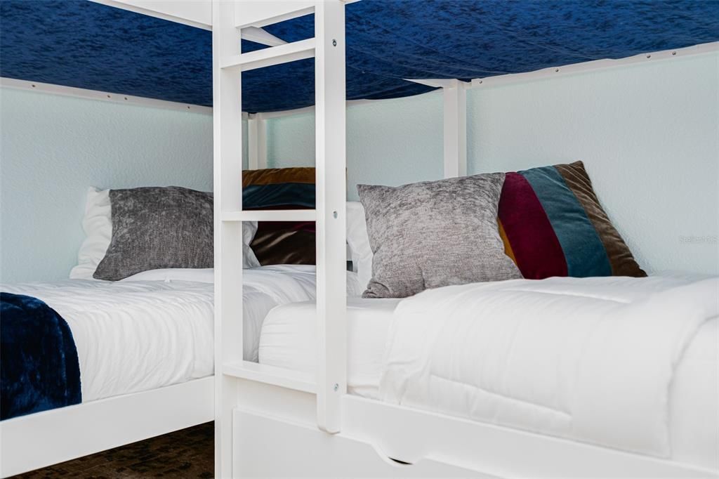 待售: $1,699,000 (5 贝兹, 4 浴室, 4472 平方英尺)