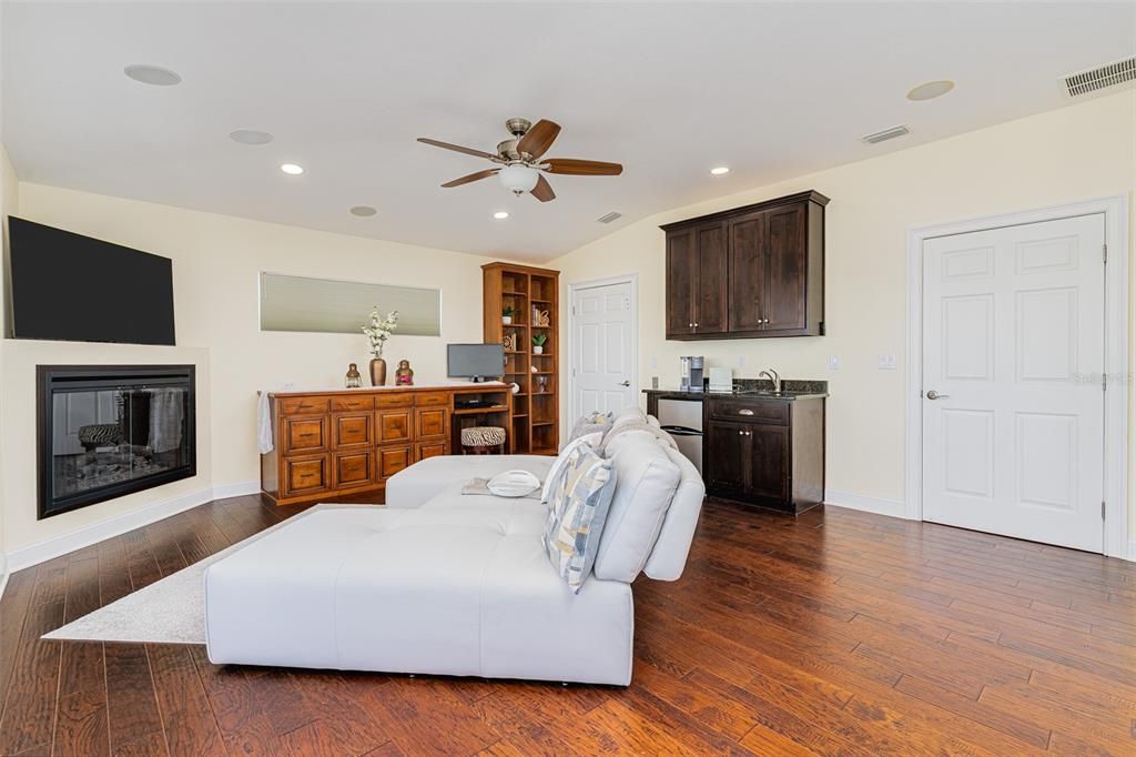 待售: $1,699,000 (5 贝兹, 4 浴室, 4472 平方英尺)