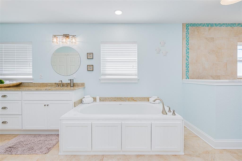 待售: $1,699,000 (5 贝兹, 4 浴室, 4472 平方英尺)