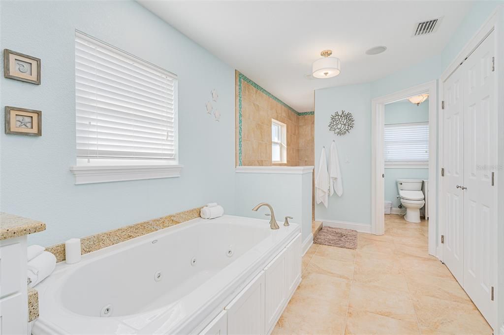 待售: $1,699,000 (5 贝兹, 4 浴室, 4472 平方英尺)