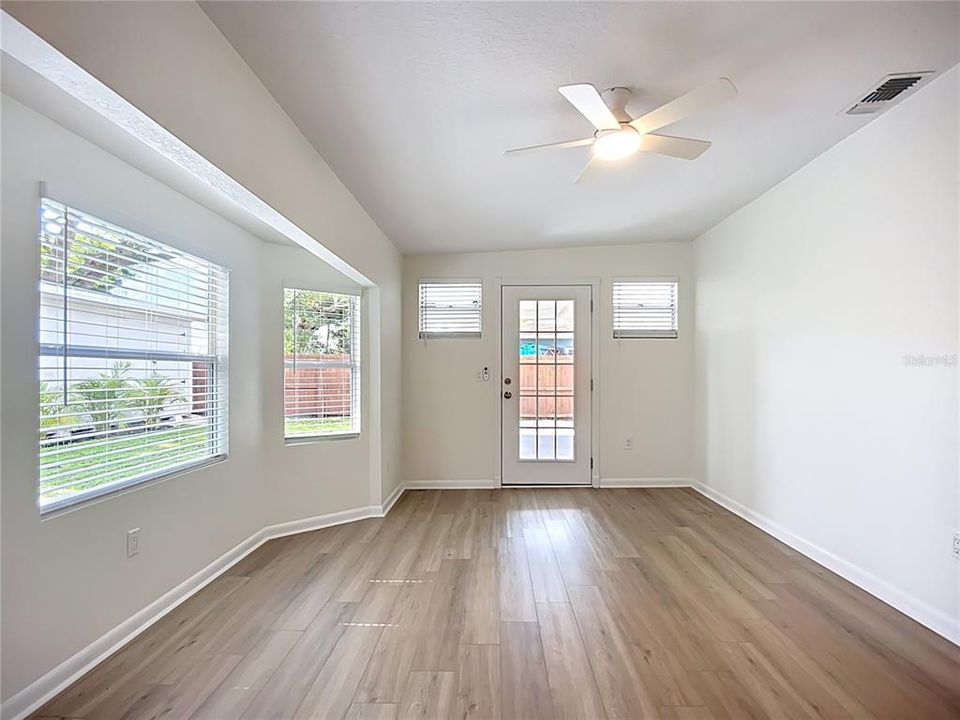 En Renta: $2,490 (3 camas, 2 baños, 1784 Pies cuadrados)